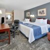 Отель Days Inn & Suites by Wyndham Bentonville, фото 2