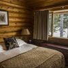 Отель Castle Mountain Chalets, фото 4