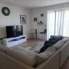 Отель Immaculate 3-bed Apartment in Barking, фото 1