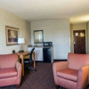 Отель Comfort Suites Hanes Mall, фото 49