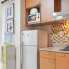 Отель Comfort And Simply Look 1Br At Bellezza Apartment, фото 14