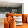 Отель Stylish 2 bed town centre apartment with parking, фото 2