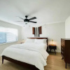 Отель Walkable OTS Mid Century Condo-Pool, фото 7