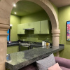 Отель Vibrant 3Bed Villa - A Deco Retreat, фото 7