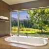 Отель Queenstown Exclusive Retreat With Hot Tub, фото 13