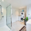 Отель Kingsland Contemporary 2BR with Carpark, фото 9