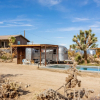 Отель Smoketree by Avantstay An Oasis w/ Two Kitchens, Pool, Hot Tub & Air Streamer!, фото 26