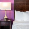 Отель La Quinta Inn & Suites by Wyndham Columbus TX, фото 6