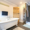 Отель Cute, Remarkable Quirky 2 Bed House in Derby, фото 16