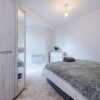 Отель ✰Spacious & Modern 2 Bed Apt, 5 Mins from Leeds!, фото 3