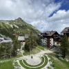 Отель Stunning Mountain Views & Fireplace - 2 Bed, sleeps 8, Top Floor Duplex Apartment, Arc 1950, фото 1