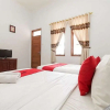 Отель RedDoorz Near Universitas LP3i Medan, фото 7