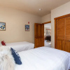 Отель Red Hawk Townhomes by Summit County Mountain Retreats, фото 8