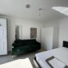 Отель Immaculate 1-bed Studio in London, фото 6