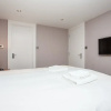 Отель Contemporary 3 Bedroom Apartment In Battersea, фото 2