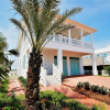 Отель Sea La Vie - Private Waterfront Home With Boat Dock 3 Bedroom Home by RedAwning, фото 1