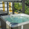 Отель Sleeps22-garden-hottub-pool-barbecue-jacuzzi, фото 10