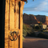 Отель Adobe Village Inn, фото 1