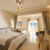 Отель Pictures Suites, фото 1