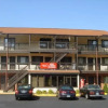 Отель Colonial Inn & Suites, фото 1