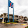 Отель Motel 6 San Antonio, Tx - Frost Bank Center, фото 1