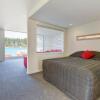 Отель Mapua Wharfside Apartments, фото 2