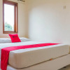 Отель RedDoorz near Pasar Pagi Cirebon 2, фото 12