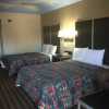 Отель Camelot Inn & Suites Hobby/Gulf Freeway, фото 1