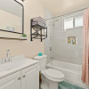 Отель Sunny & Cheerful Near I-10 ~ Queen Beds ~ Parking, фото 26