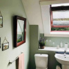 Отель Charming 3 Double Bed Cottage by the River, фото 10
