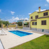 Отель Modern Holiday Home With Private Pool, Near Labin and 6 km From the Beach, фото 18