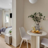 Отель Sanders New Town - Homely Studio Apartment, фото 8