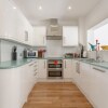 Отель 2 Bedroom House With Garden in Tooting, фото 7
