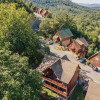 Отель Bears Den Rustic Mountain Hideaway 6 Bedroom Home by Overmoon, фото 23