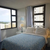 Отель Romantic Waikiki Banyan 2513 with Ocean and Diamond Head Views and Free Parking!, фото 2