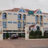 Отель Airport West Hotel, фото 1