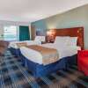 Отель Days Inn & Suites by Wyndham St. Ignace Lakefront, фото 9