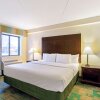 Отель La Quinta Inn & Suites by Wyndham Boston Somerville, фото 27