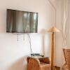 Отель Fm Premium 1-Bdr Apartment With Parking - Azure Joy, фото 6