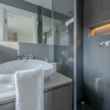 Отель Modern and Luxurious 2 Bedroom Flat - Barons Court, фото 8