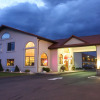 Отель Gateway Inn And Suites, фото 1