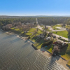 Отель cozy lakeshore cottage, фото 27