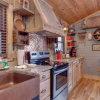 Отель Swiss Bear Haus, 4 Bedrooms, Hot Tub, Pool Access, Sleeps 12, фото 4