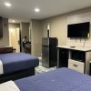 Отель Clairmont Inn & Suites, фото 12