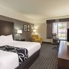 Отель La Quinta Inn & Suites by Wyndham Santa Clarita - Valencia, фото 4