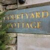 Отель Courtyard Cottage, фото 1