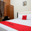 Отель RedDoorz Syariah near Stasiun Pekalongan, фото 19