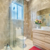 Отель StayAU 6BR Deluxe Lakeview Point Cook, фото 8