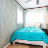 Отель Bungalow 1 Block Walk to the Beach, фото 13