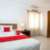 Отель RedDoorz Premium @ Raya Nginden, фото 26